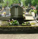 Ile grobów liczy kuźniański cmentarz?