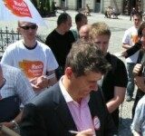 Wybory: Palikot i lewica idą „łeb w łeb”