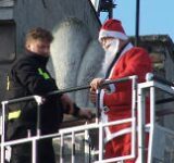 Mikołaj ze strażakami na Rynku