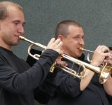 Kurcbend w Parku Roth przegonił deszcz