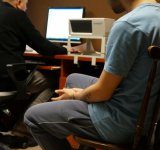 Nastolatkowie z bronią w ręku napadli na stację paliw