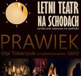 Letni teatr na schodach raciborskiej biblioteki