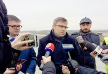 Dragados pakuje sprzęt. Komentuje wojewoda Jarosław Wieczorek wojewoda Jarosław Wieczorek