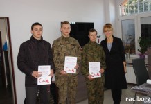 Uczniowie ZSOMS uratowali życie bezdomnemu Bohaterowie ZSOMS bezdomni