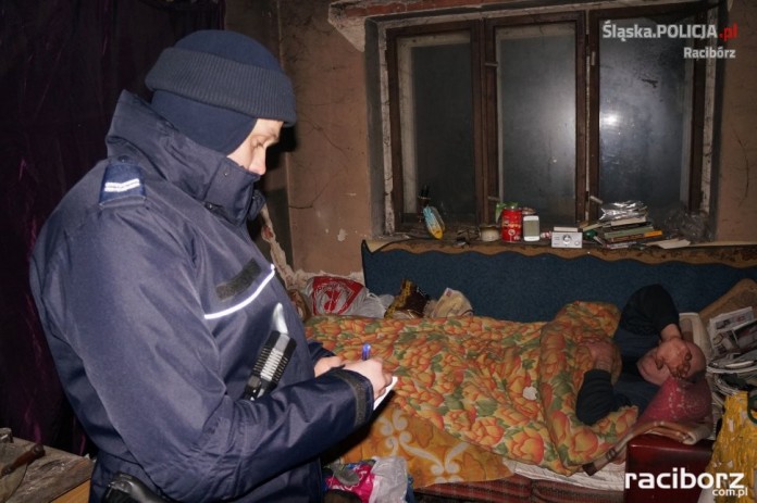 Policja Racibórz: Sprawdzali pustostany i oferowali pomoc bezdomnym