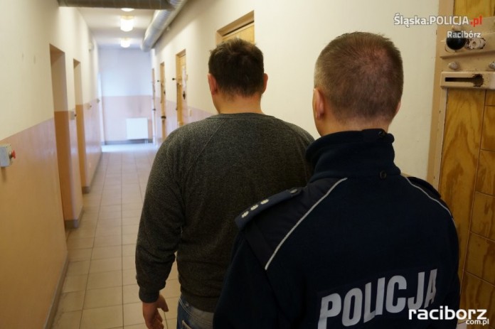 Policja Racibórz: Mężczyzna zatrzymany za kradzież i jazdę bez uprawnień