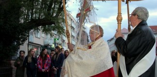 Uroczystości Wielkiego Piątku w kościele farnym