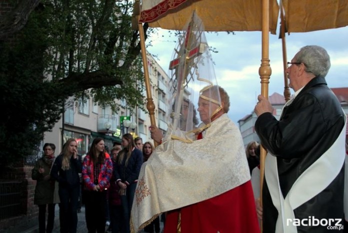 Uroczystości Wielkiego Piątku w kościele farnym