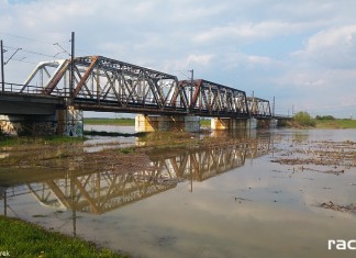 Most kolejowy nad kanałem Ulga