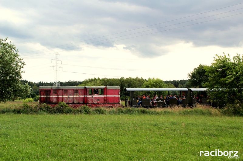 zabytkowa stacja kolei waskotorowej w rudach