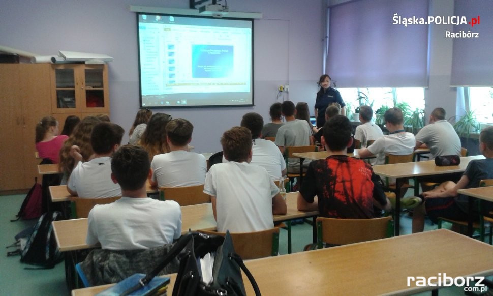 Policja Racibórz: Spotkanie z uczniami Gimnazjum nr 1
