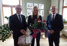 Justyna Święty, brązowa medalistka MŚ w lekkoatletyce, gościła u starosty