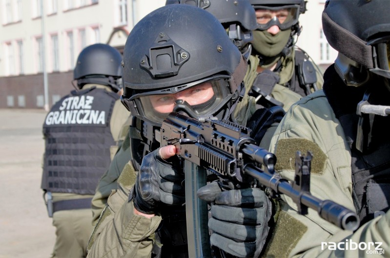 Potencjalni kandydaci do służby w Straży Granicznej odwiedzili siedzibę strażników