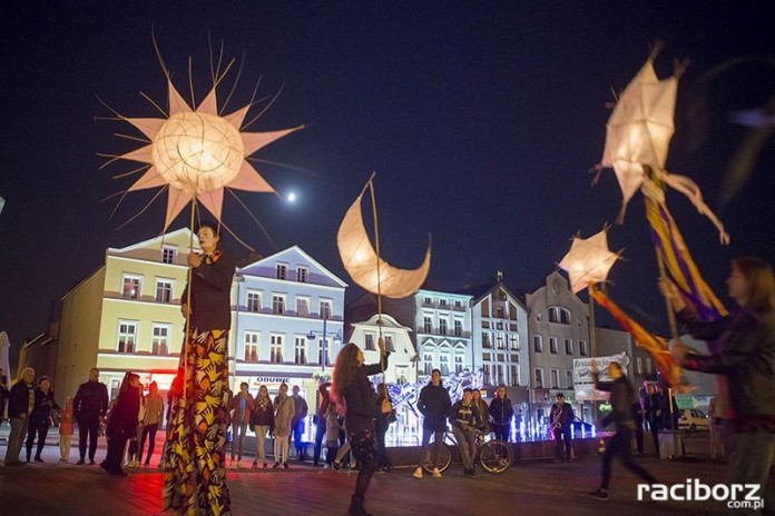 Szczudlarze Nędza BytOFFsky Festiwal 2017