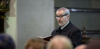 Raciborzanie Śpiewają Gaude Mater Polonia.