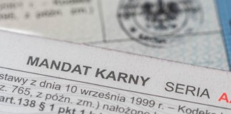 Chałupki, Zabełków: mandaty za sprzedaż zniczy i kwiatów bez paragonów