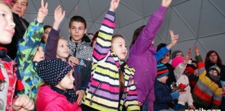 Biblioteka na jarmarku bożonarodzeniowym.