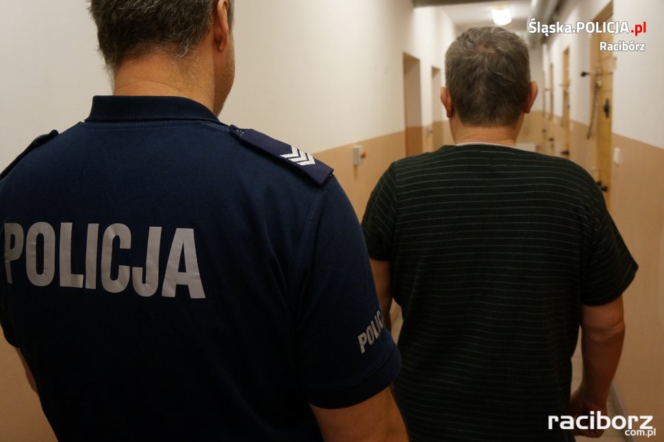 Policja Racibórz: Pijany kierowca chciał wręczyć łapówkę