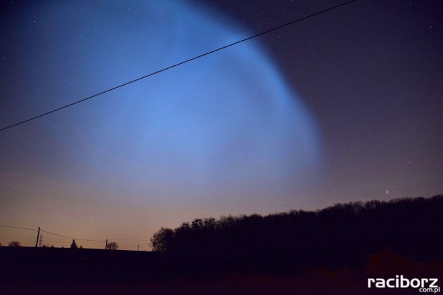 "Świecąca chmura" na niebie w Raciborzu. Próba rakietowa Rosji