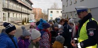 Uczniowie z Pawłowa złożyli wizytę raciborskim policjantom