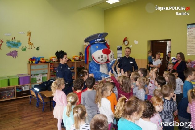 Racibórz: Policjanci mówili o tym, jak bezpiecznie spędzić ferie