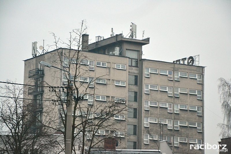 Komin kopci, bo zgięła instrukcja obsługi, a palacz nie ma uprawnień?