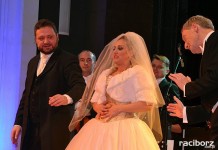 W sylwestrowy wieczór w RCK odbyła się gala „Z batutą i humorem” z udziałem Macieja Niesiołowskiego, mistrza humoru estradowego w wydaniu orkiestrowym.