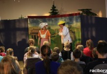 Spektakl "Koziołek Niematołek" na początek ferii w Bojanowie