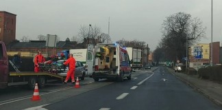 Trzy pojazdy zderzyły się na Piaskowej w Raciborzu. Śmigłowiec zabrał dziecko do szpitala