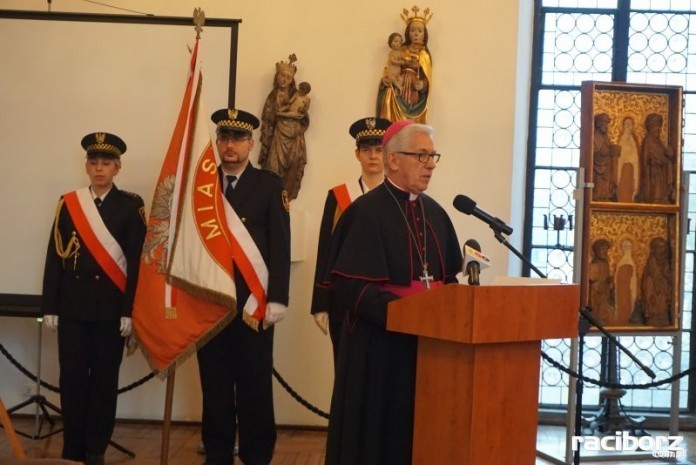 Arcybiskup Wiktor Skworc wzywa do modlitwy za migrantów i uchodźców