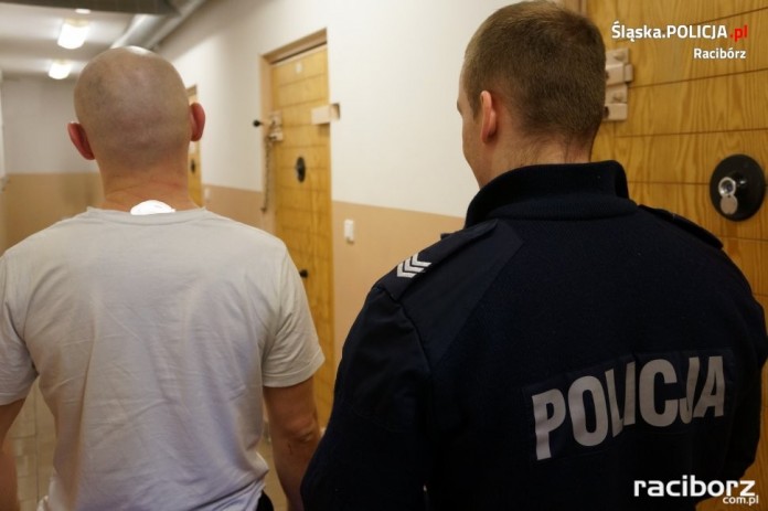 Racibórz: Uciekał przed policją i potrącił policjanta. Grozi mu 5 lat więzienia