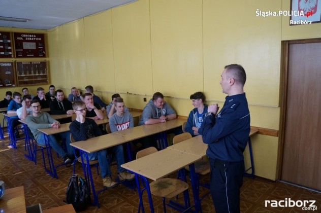 Policja Racibórz: W "Mechaniku" o bezpieczeństwie w internecie