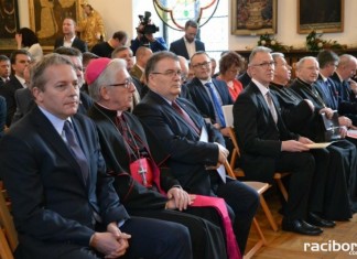 Arcybiskup Wiktor Skworc udał się do Watykanu