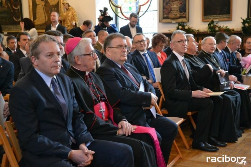 Arcybiskup Wiktor Skworc udał się do Watykanu