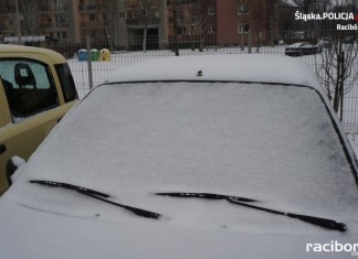 Racibórz: Policja przypomina o dokładnym odśnieżaniu samochodu