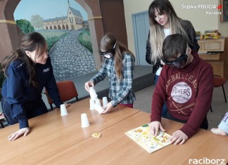 Policjanci i sanepid promowali bezpieczeństwo podczas ferii