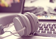 Raciborska biblioteka zaprasza do Mediateki sluchawki komputer film muzyka