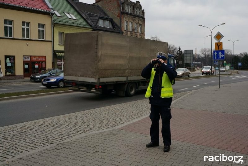 Wsiadając do auta nie zapomnij zapiąć pasów bezpieczeństwa