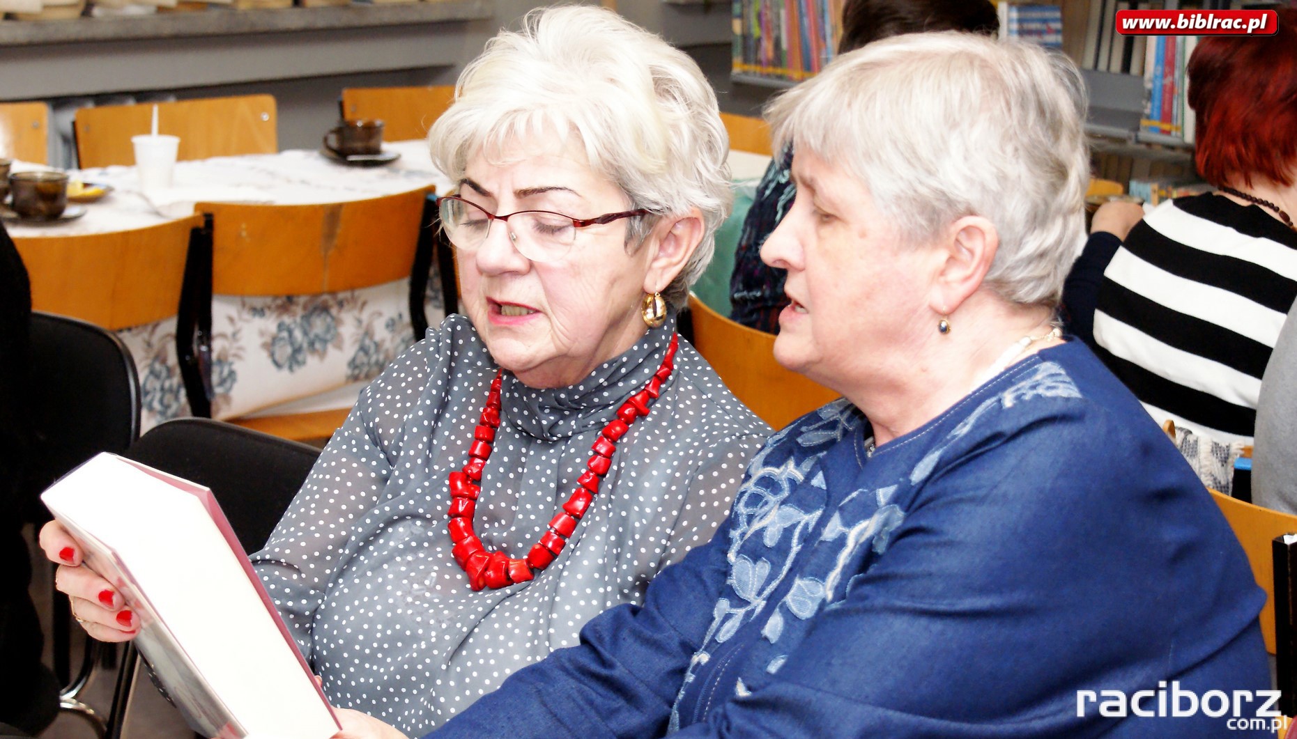 dzień kobiet z książką