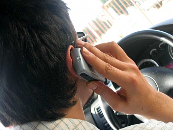 Policja: KSP apeluje do kierowców o niekorzystanie z telefonu w czasie jazdy