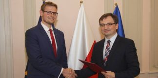 Michał Woś, były wiceminister w rządzie PiS z "jedynką" na liście wyborczej.