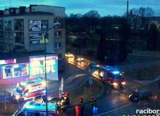 wypadek na rondzie w Raciborzu