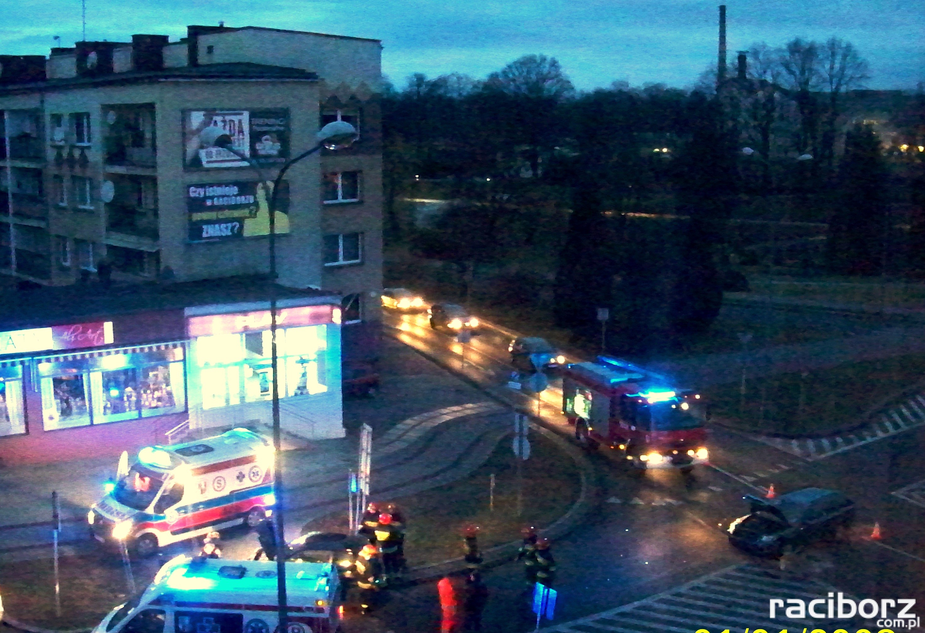 wypadek na rondzie w Raciborzu