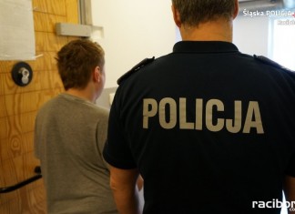 Racibórz: Policja zatrzymała 27-letneigo złodzieja. Z mieszkania wyniósł telewizor i telefon