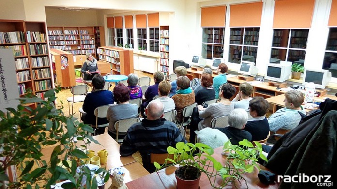 Sptokanie "Po sąsiedzku" w bibliotece Ocicach