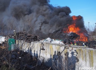 Racibórz: Pożar przy ul. Eichendorffa w obiektywie Szymona Muchy