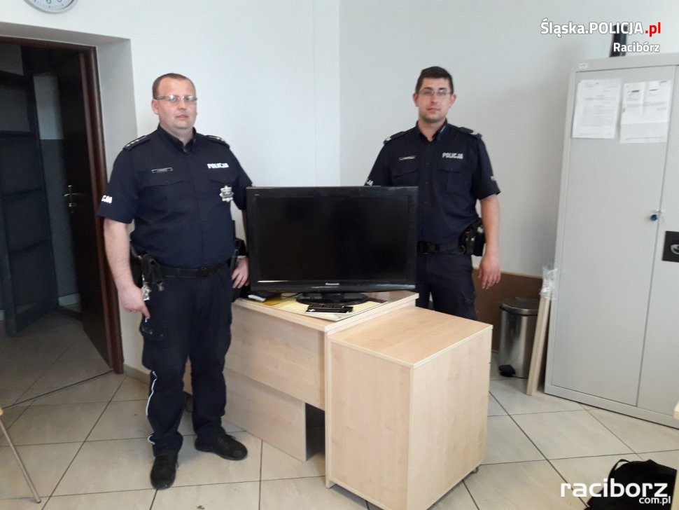 Policjanci z Kuźni Raciborskiej odzyskali skradziony telewizor
