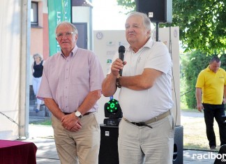 Hubert Kostka (z prawej) i Antoni Piechniczek podczas Turnieju o Puchar Prezydenta Miasta Racibórz 2017