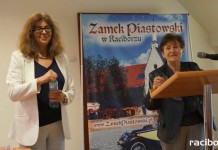 Dr Ewa Kurek (z lewej strony) w Raciborzu