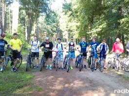 Uczniowie z Kuźni Raciborskiej w rowerowej podróży